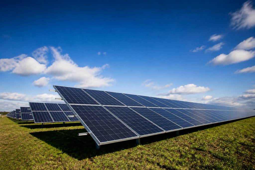 Bilan carbone panneau photovoltaique : quelle est leur véritable empreinte environnementale ?