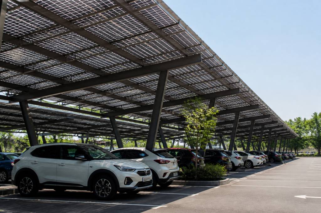 Solarisation des parkings : enjeux, réglementation et solutions photovoltaïques